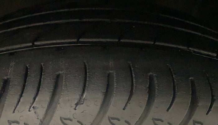 2022 Maruti XL6 ZETA AT, Petrol, Automatic, 37,084 km, Left Front Tyre Tread