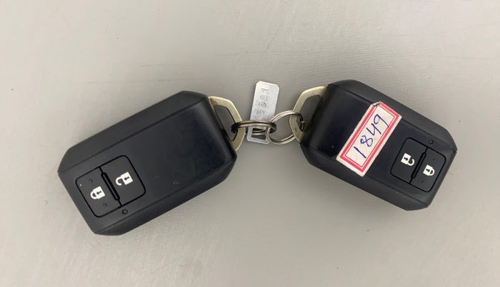 2022 Maruti XL6 ZETA AT, Petrol, Automatic, 37,084 km, Key Close Up