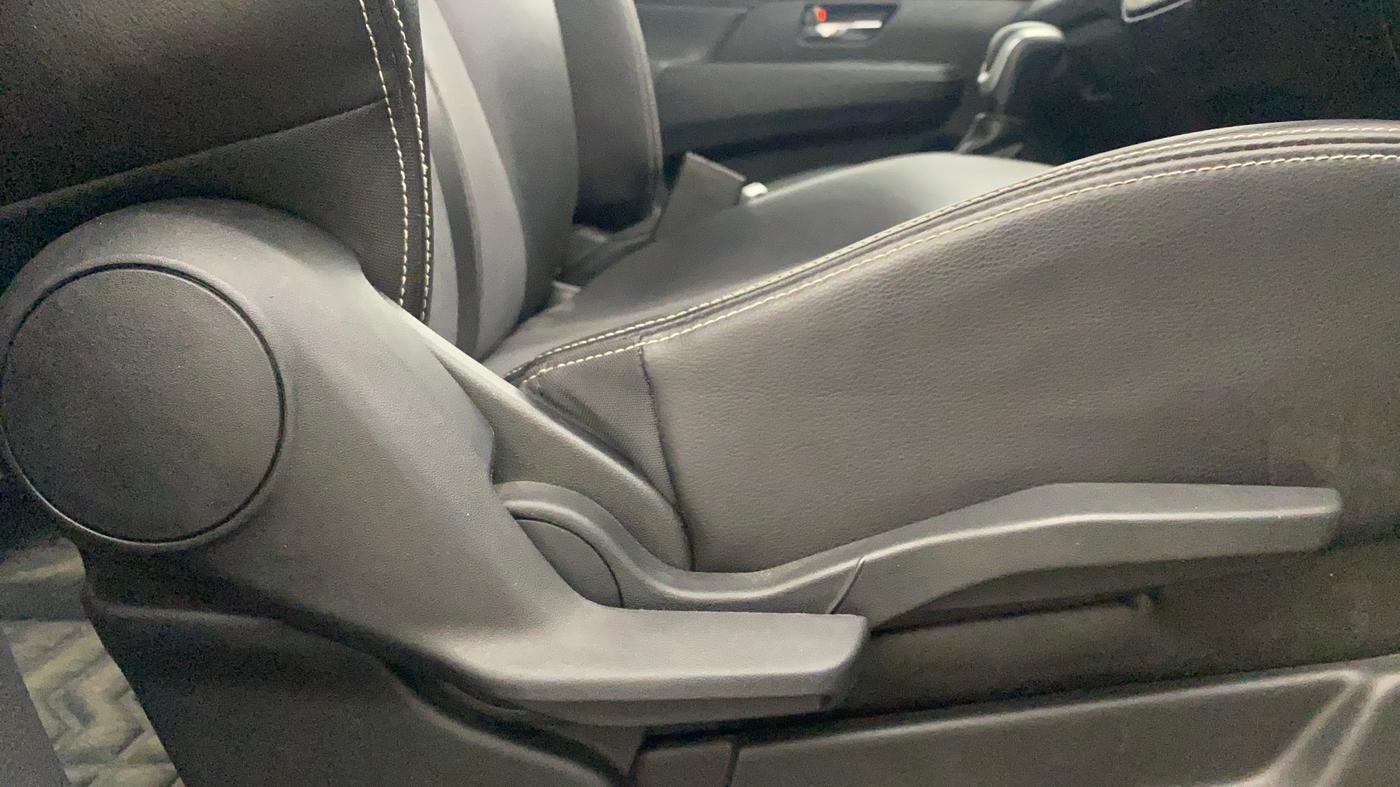 2022 Maruti XL6 ZETA AT, Petrol, Automatic, 37,084 km, Driver Side Adjustment Panel