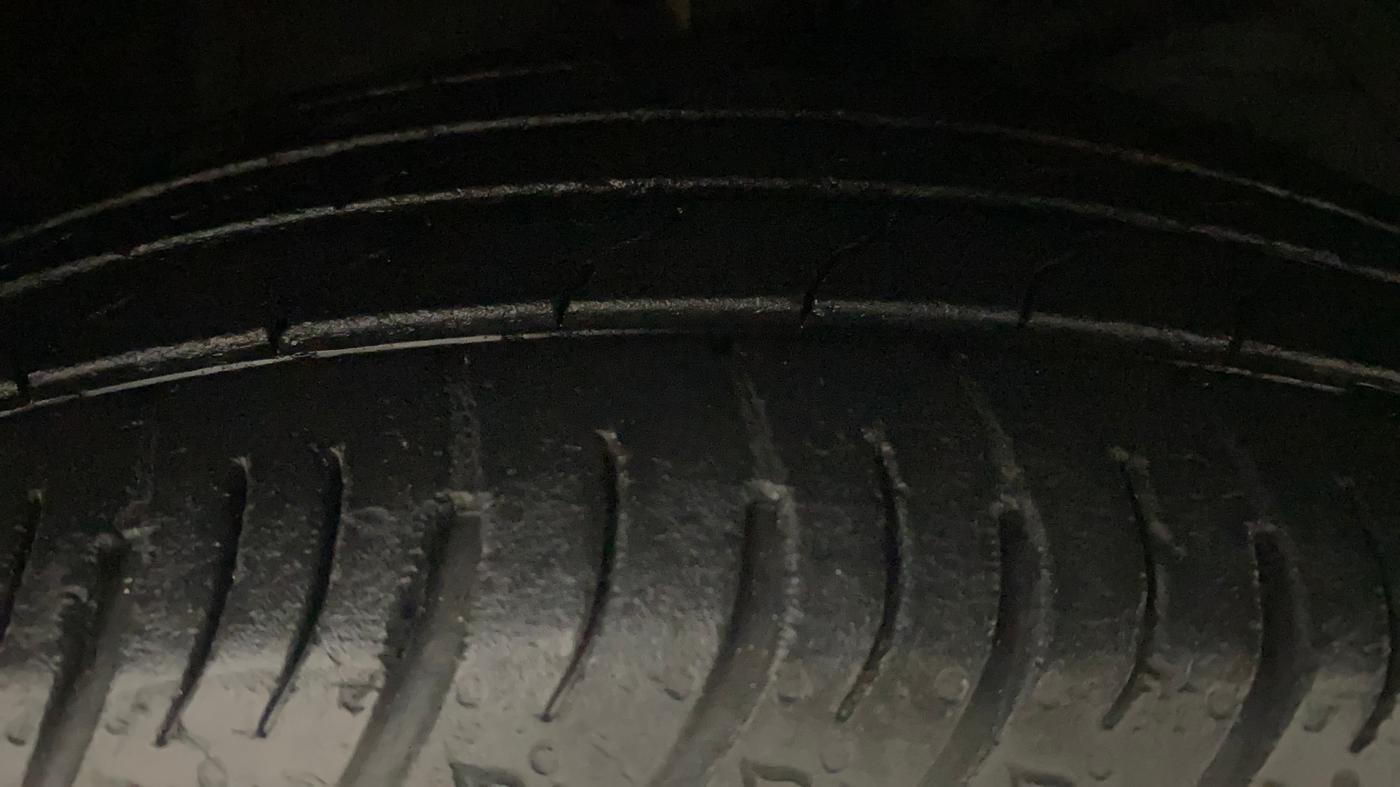 2022 Maruti XL6 ZETA AT, Petrol, Automatic, 37,084 km, Right Front Tyre Tread