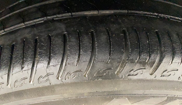 2016 Tata Tiago XZ PETROL, Petrol, Manual, 65,245 km, Right Front Tyre Tread