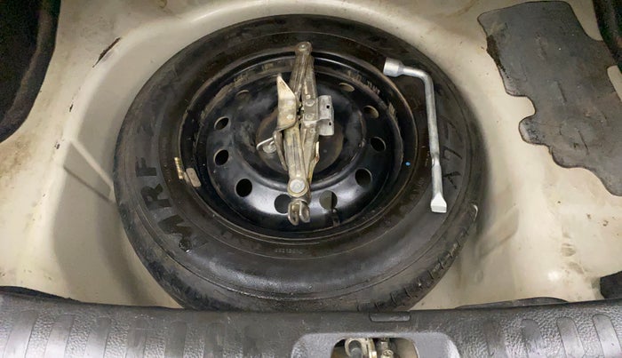 2014 Maruti Swift Dzire VDI, Diesel, Manual, 1,06,369 km, Dicky (Boot door) - Tool missing