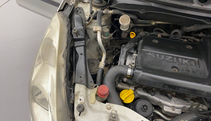 2014 Maruti Swift Dzire VDI, Diesel, Manual, 1,06,369 km, Front windshield - Wiper bottle cap missing