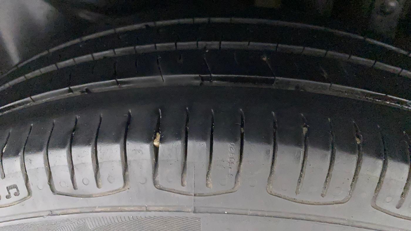 2014 Maruti Swift Dzire VDI, Diesel, Manual, 1,06,369 km, Left Rear Tyre Tread