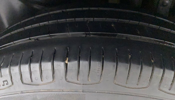 2014 Maruti Swift Dzire VDI, Diesel, Manual, 1,06,369 km, Left Rear Tyre Tread