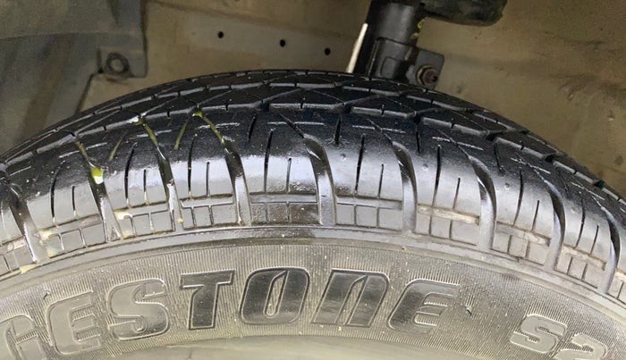 2015 Maruti Swift Dzire VXI, Petrol, Manual, 55,839 km, Left Front Tyre Tread