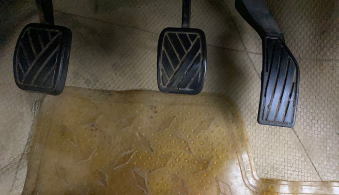 2015 Maruti Swift Dzire VXI, Petrol, Manual, 55,839 km, Pedals