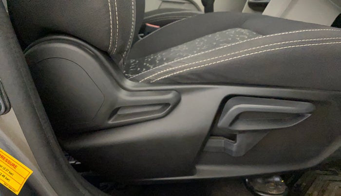 2022 Tata Tiago XZ PLUS CNG, CNG, Manual, 39,577 km, Driver Side Adjustment Panel