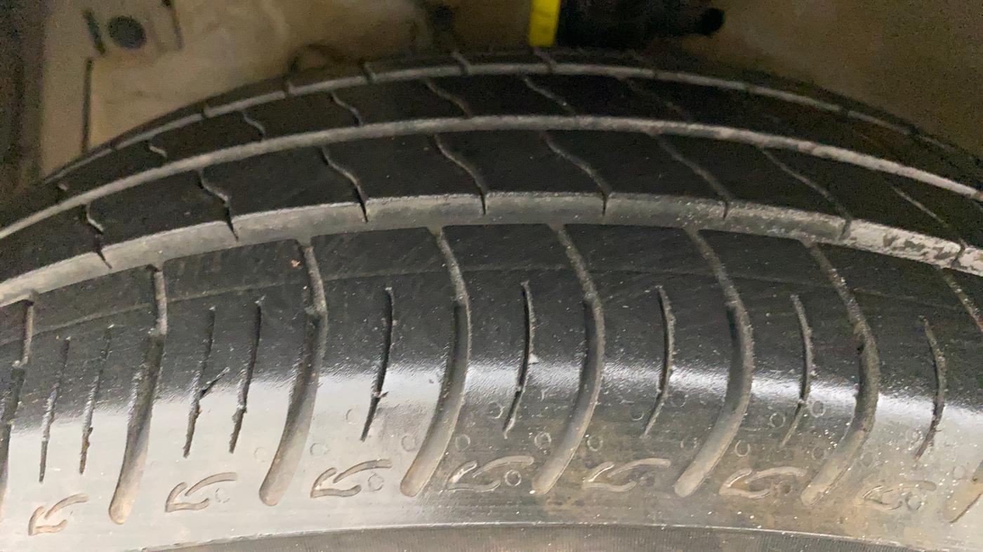 2016 Maruti Ertiga VDI SHVS, Diesel, Manual, 94,438 km, Left Front Tyre Tread