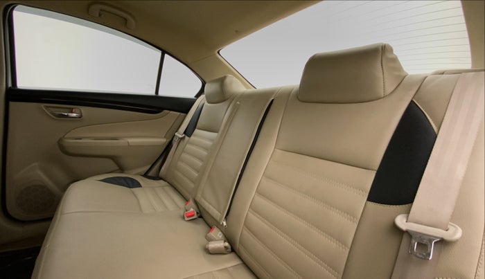 2016 Maruti Ciaz VXI PLUS, Petrol, Manual, 64,560 km, Right Side Rear Door Cabin