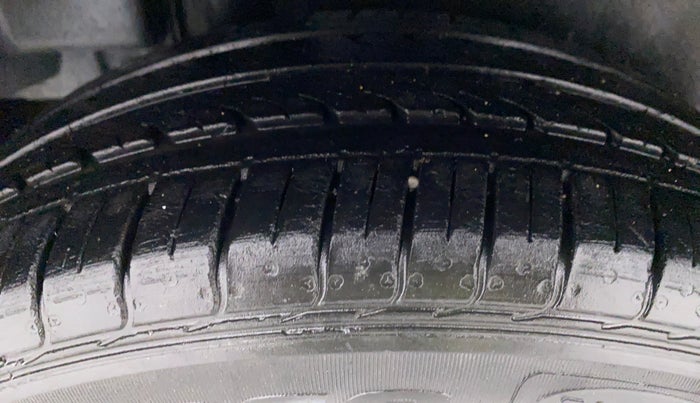 2016 Maruti Ciaz VXI PLUS, Petrol, Manual, 64,560 km, Right Rear Tyre Tread