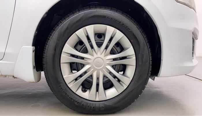 2016 Maruti Ciaz VXI PLUS, Petrol, Manual, 64,560 km, Right Front Wheel