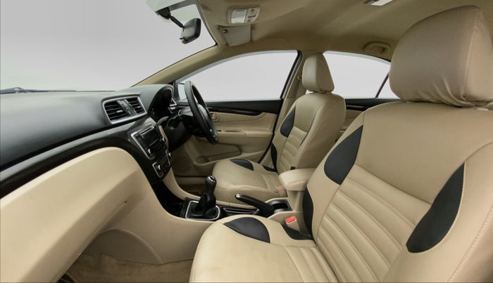 2016 Maruti Ciaz VXI PLUS, Petrol, Manual, 64,560 km, Right Side Front Door Cabin