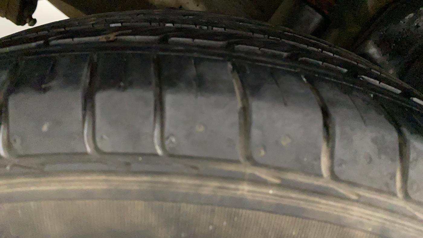 2016 Hyundai Creta E PLUS 1.6 PETROL, Petrol, Manual, 28,241 km, Left Front Tyre Tread