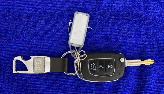 2016 Hyundai Creta E PLUS 1.6 PETROL, Petrol, Manual, 28,241 km, Key Close Up