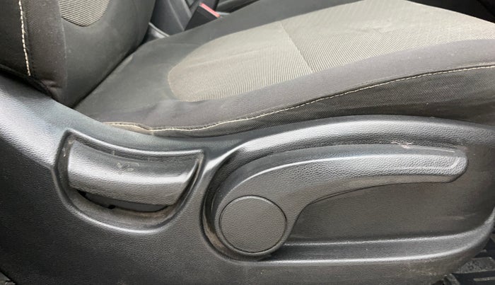 2017 Hyundai Creta SX PLUS 1.6 PETROL, Petrol, Manual, 70,805 km, Driver Side Adjustment Panel