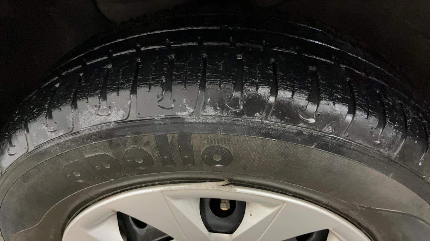 2016 Hyundai Elite i20 MAGNA 1.2, Petrol, Manual, 24,451 km, Left Front Tyre Tread