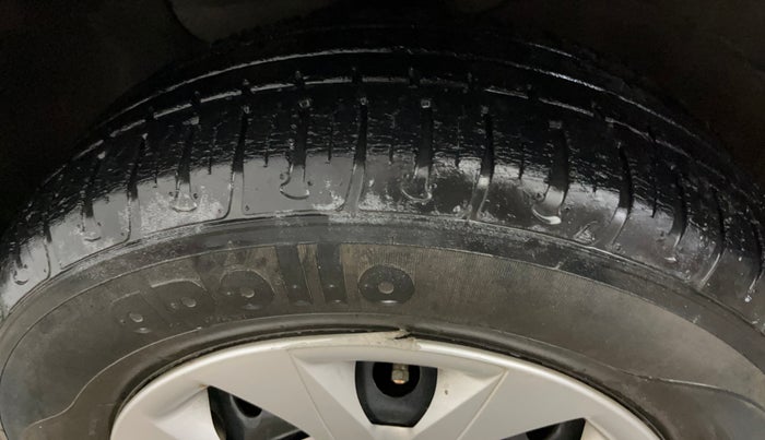 2016 Hyundai Elite i20 MAGNA 1.2, Petrol, Manual, 24,451 km, Left Front Tyre Tread