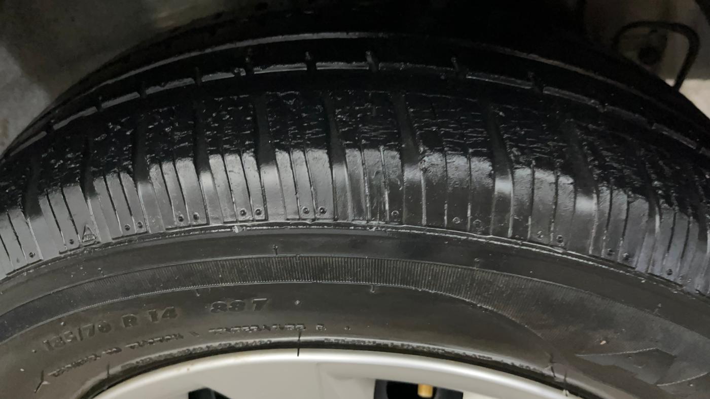 2016 Hyundai Elite i20 MAGNA 1.2, Petrol, Manual, 24,451 km, Left Rear Tyre Tread