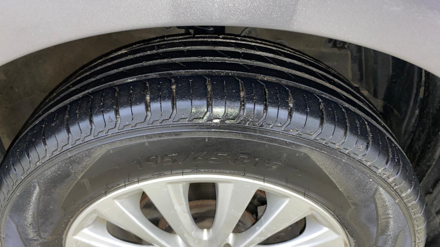 2014 Maruti Ciaz ZXI, Petrol, Manual, 99,672 km, Right Front Tyre Tread