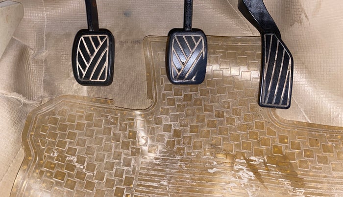 2014 Maruti Ciaz ZXI, Petrol, Manual, 99,672 km, Pedals