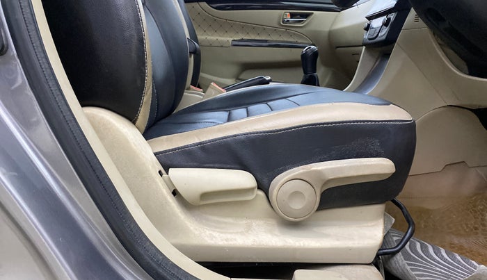 2014 Maruti Ciaz ZXI, Petrol, Manual, 99,672 km, Driver Side Adjustment Panel