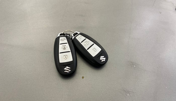 2014 Maruti Ciaz ZXI, Petrol, Manual, 99,672 km, Key Close Up