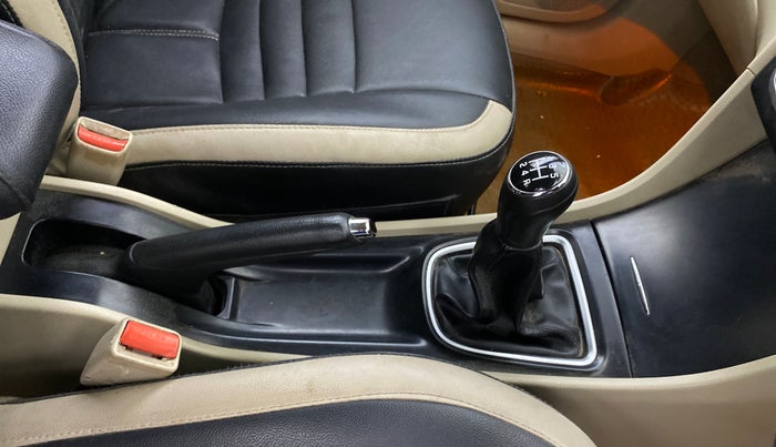 2014 Maruti Ciaz ZXI, Petrol, Manual, 99,672 km, Gear Lever