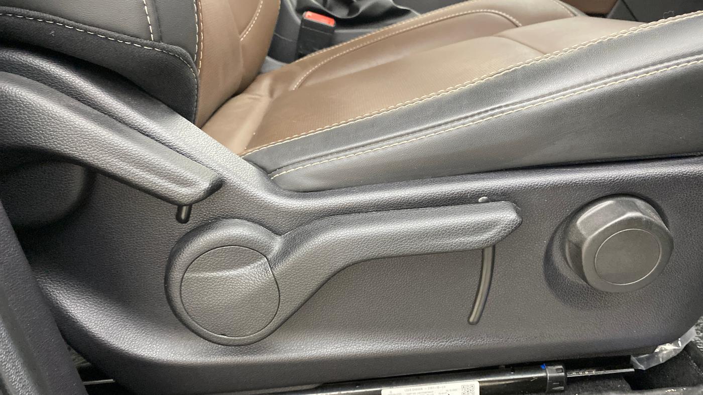 2023 Mahindra SCORPIO-N Z8 PETROL AT 7 STR, Petrol, Automatic, 7,560 km, Driver Side Adjustment Panel
