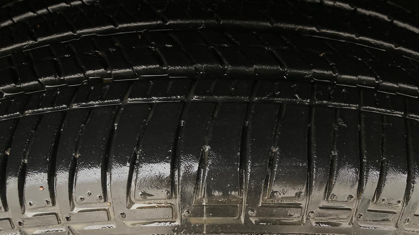 2023 Mahindra SCORPIO-N Z8 PETROL AT 7 STR, Petrol, Automatic, 7,560 km, Right Front Tyre Tread