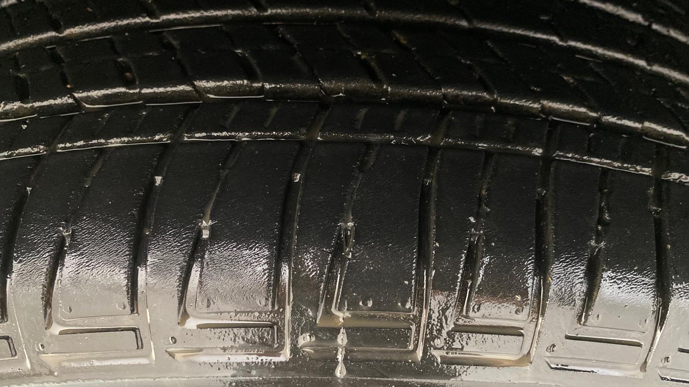 2023 Mahindra SCORPIO-N Z8 PETROL AT 7 STR, Petrol, Automatic, 7,560 km, Left Front Tyre Tread