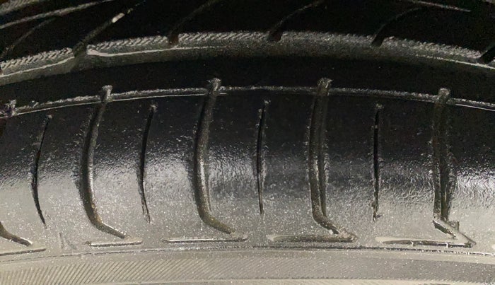 2015 Maruti Ciaz ZDI+ SHVS RS, Diesel, Manual, 96,967 km, Left Front Tyre Tread