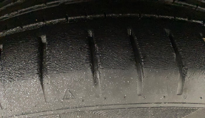 2015 Maruti Ciaz ZDI+ SHVS RS, Diesel, Manual, 96,967 km, Left Rear Tyre Tread