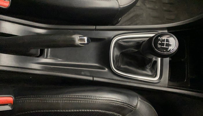 2015 Maruti Ciaz ZDI+ SHVS RS, Diesel, Manual, 96,967 km, Gear Lever