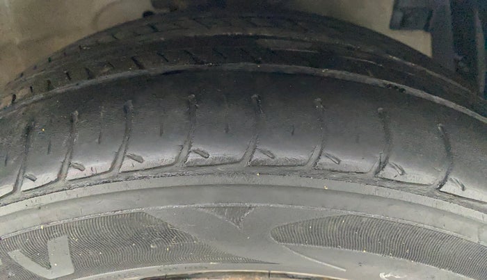 2012 Maruti Ertiga VDI ABS, Diesel, Manual, 1,18,025 km, Right Front Tyre Tread