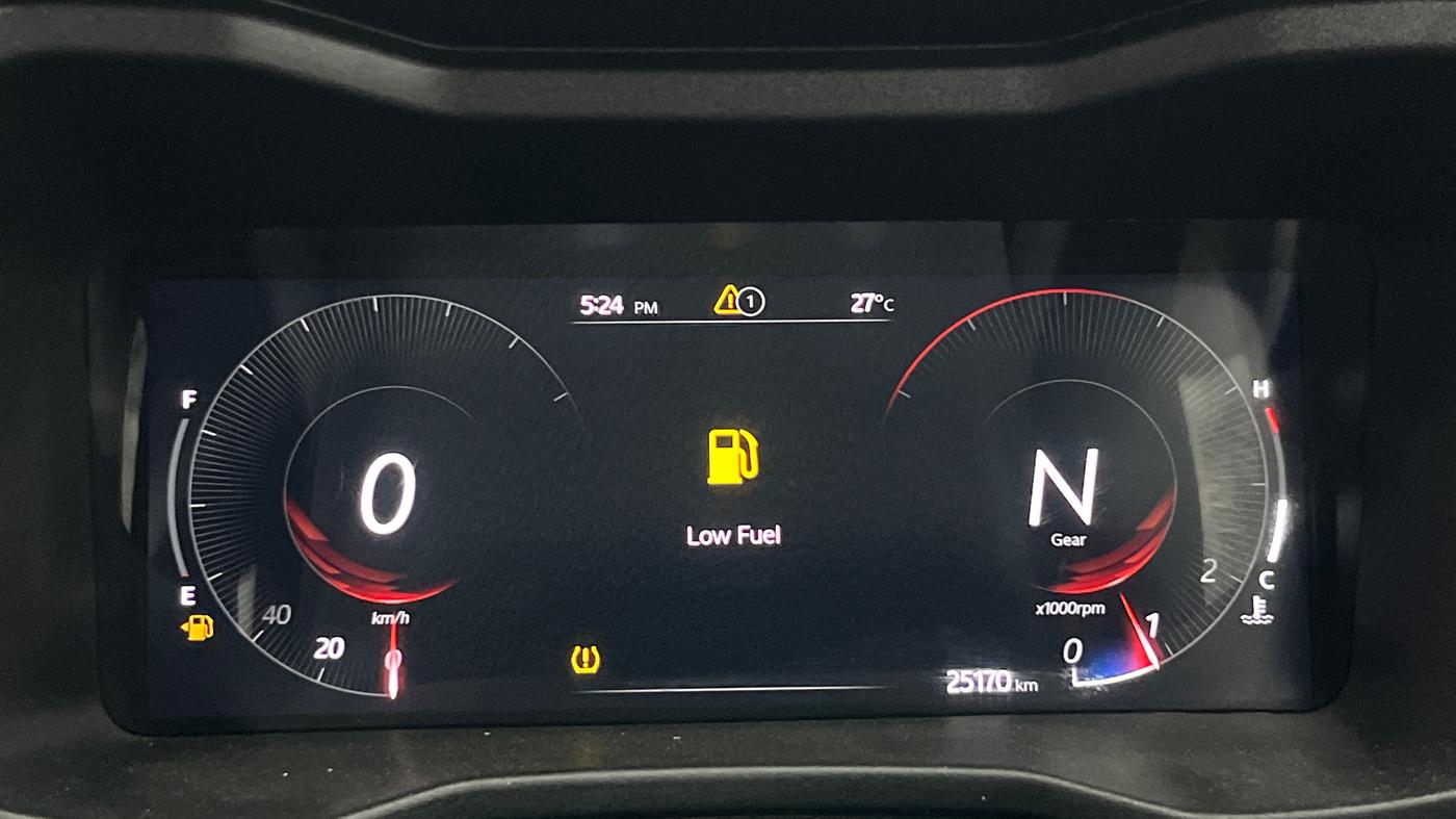 2024 Mahindra XUV 3XO AX5L 1.2 TGDi, Petrol, Manual, 25,170 km, Odometer Image