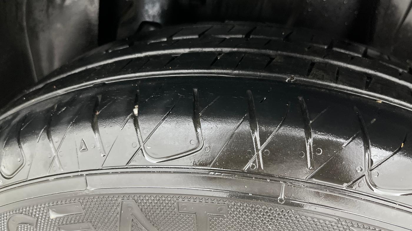 2024 Mahindra XUV 3XO AX5L 1.2 TGDi, Petrol, Manual, 25,170 km, Left Rear Tyre Tread