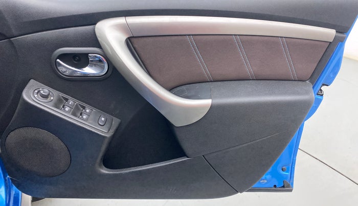2020 Renault Duster RXZ 1.3 TURBO PETROL CVT, Petrol, Automatic, 68,856 km, Driver Side Door Panels Control