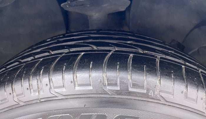 2020 Renault Duster RXZ 1.3 TURBO PETROL CVT, Petrol, Automatic, 68,856 km, Right Front Tyre Tread