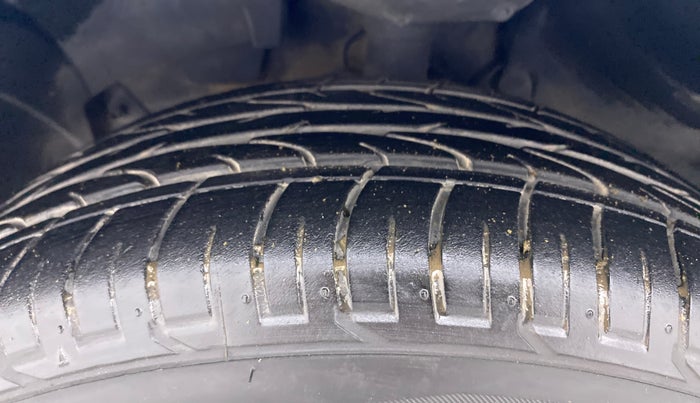 2020 Renault Duster RXZ 1.3 TURBO PETROL CVT, Petrol, Automatic, 68,856 km, Left Front Tyre Tread