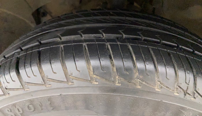 2018 Renault Duster RXS CVT, Petrol, Automatic, 52,432 km, Left Front Tyre Tread