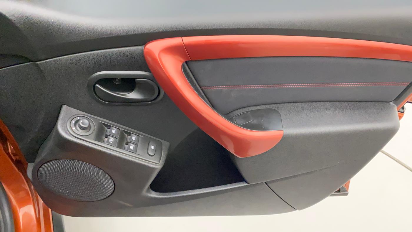 2018 Renault Duster RXS CVT, Petrol, Automatic, 52,432 km, Driver Side Door Panels Control