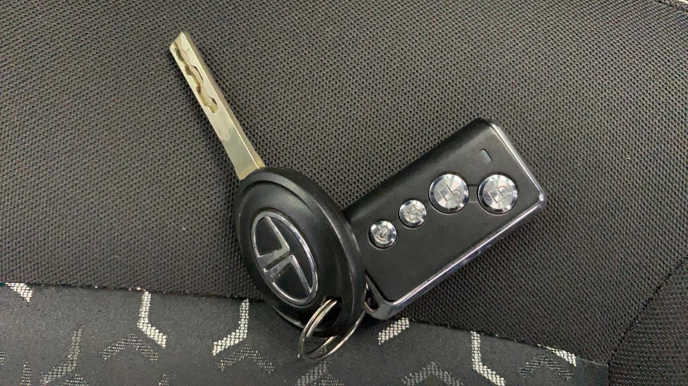 2020 Tata Tiago XE PETROL, Petrol, Manual, 31,323 km, Key Close Up