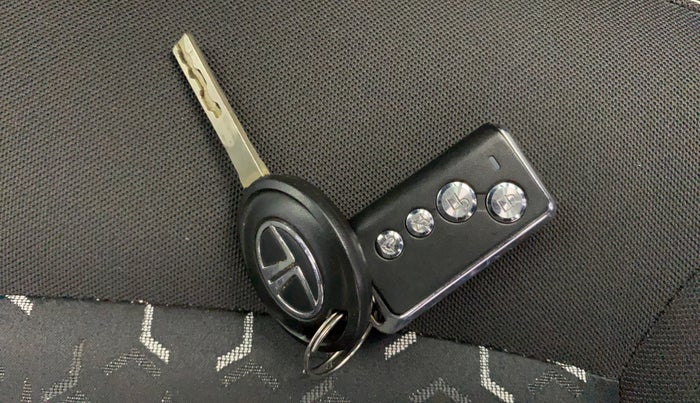 2020 Tata Tiago XE PETROL, Petrol, Manual, 31,323 km, Key Close Up