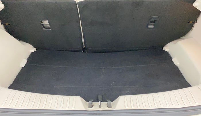2019 Mahindra XUV300 W8 (O) 1.5 DIESEL, Diesel, Manual, 64,772 km, Boot Inside