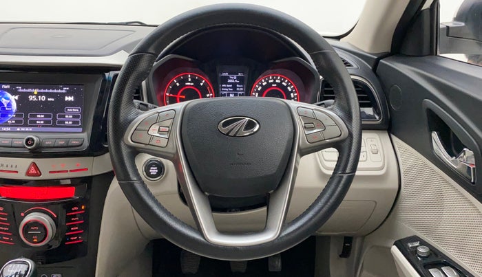 2019 Mahindra XUV300 W8 (O) 1.5 DIESEL, Diesel, Manual, 64,772 km, Steering Wheel Close Up