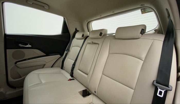 2019 Mahindra XUV300 W8 (O) 1.5 DIESEL, Diesel, Manual, 64,772 km, Right Side Rear Door Cabin