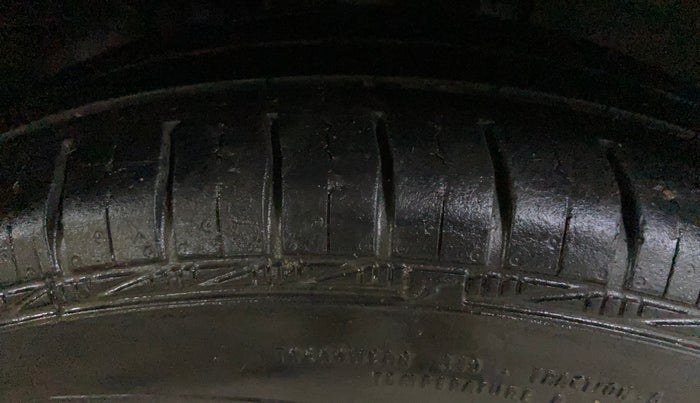 2019 Renault TRIBER RXZ, Petrol, Manual, 33,982 km, Right Front Tyre Tread