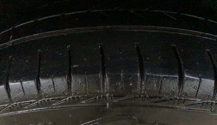 2019 Renault TRIBER RXZ, Petrol, Manual, 33,982 km, Left Rear Tyre Tread