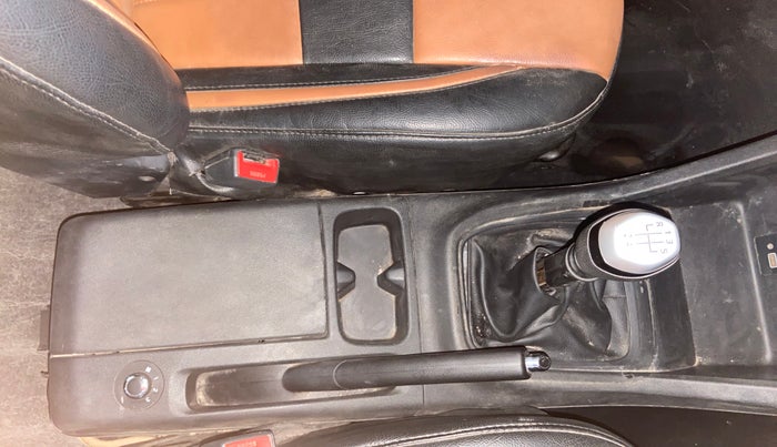 2019 Renault TRIBER RXZ, Petrol, Manual, 33,982 km, Gear Lever